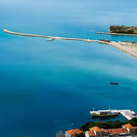 The View Omis