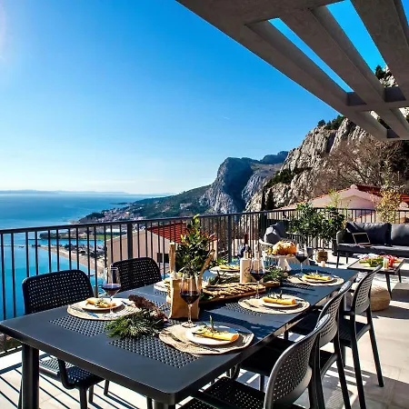 The View Omis