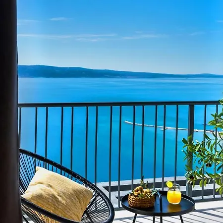 The View * Omis