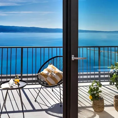 The View * Omis